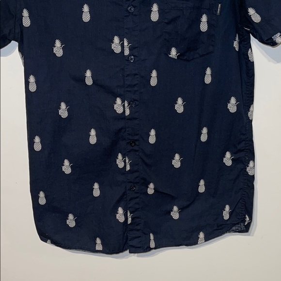 Bundle: Molokai Surf Co. Collared Shirts - Picture 5 of 9